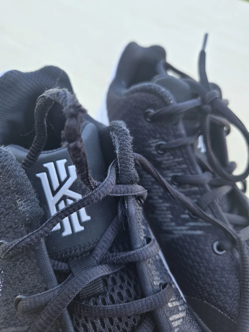Nike Kids' Youth KYRIE Black Athletic Shoes